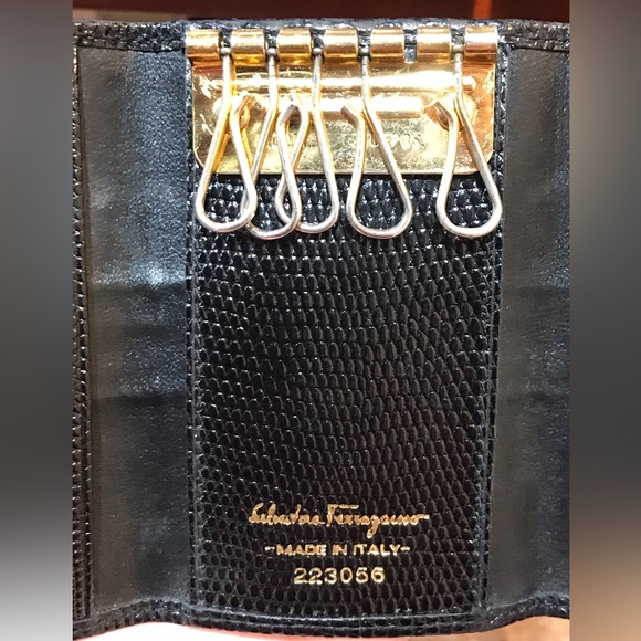 Salvatore Ferragamo 6-Key Holder Vara Ribbon Leather Case ππ₯π€ - Picture 8 of 17